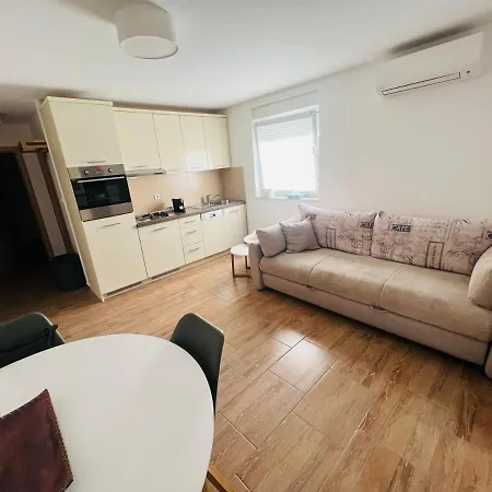 Apartment Maja *